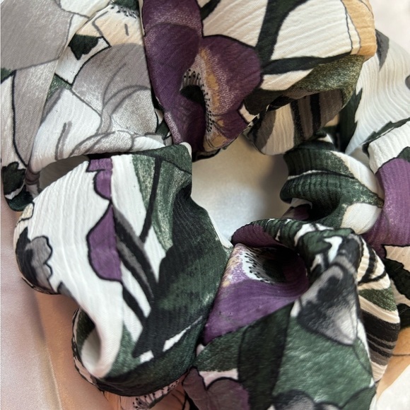 Extra large floral hair tie - Picture 2 of 6